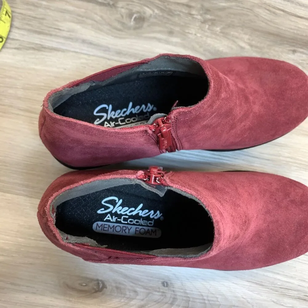 Skechers Parallel‎ Ditto  Burgundy Size 6 Wedge Bootie Suede Comfort Cushioned